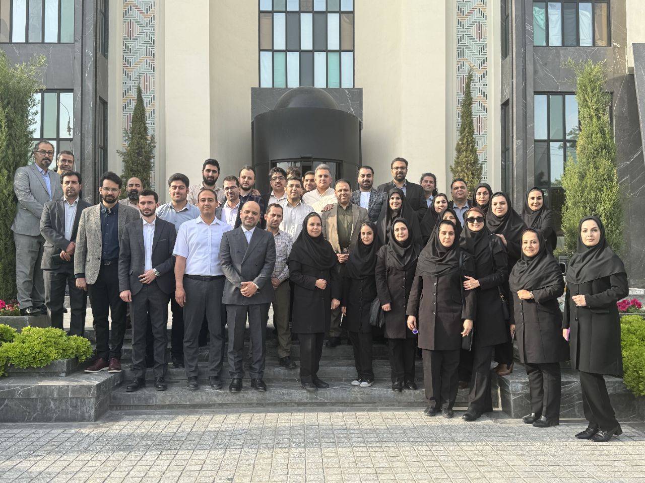 تجلیل از کارکنان شرکت همیاران شمال شرق به مناسبت روز کار و کارگر